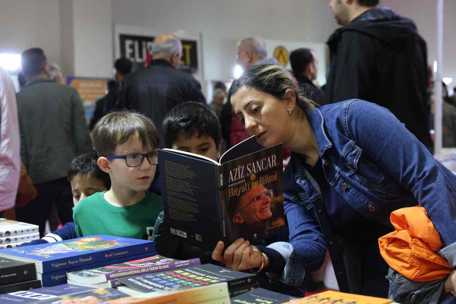 Elazığ’da 5. Kitap Fuarı kapılarını ziyaretçilere açtı
?v=1