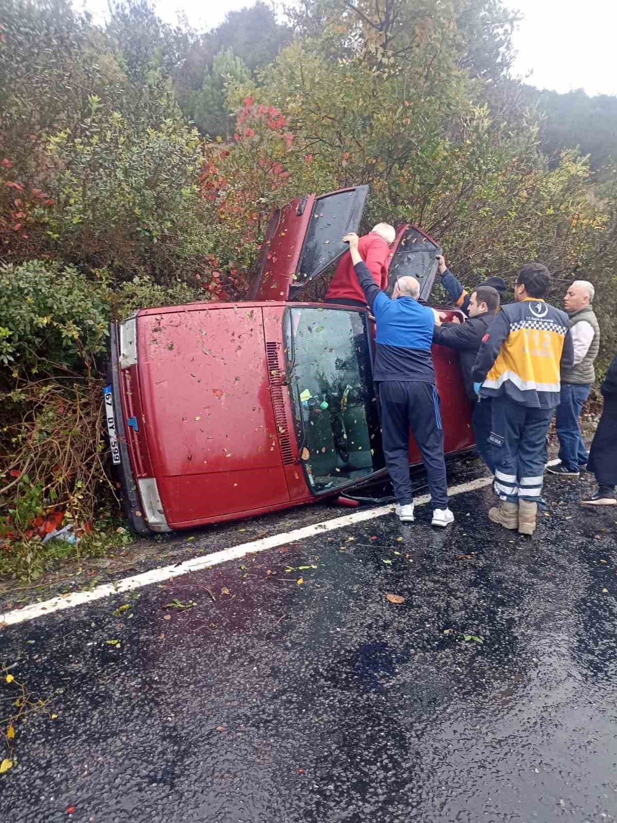 Alaplı’da otomobil kaza yaptı; 3 yaralı
?v=1