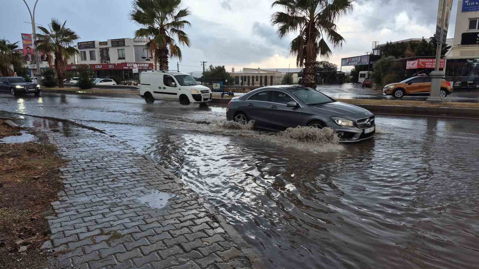 Bodrum’da sağanak yağış etkili oldu
?v=1