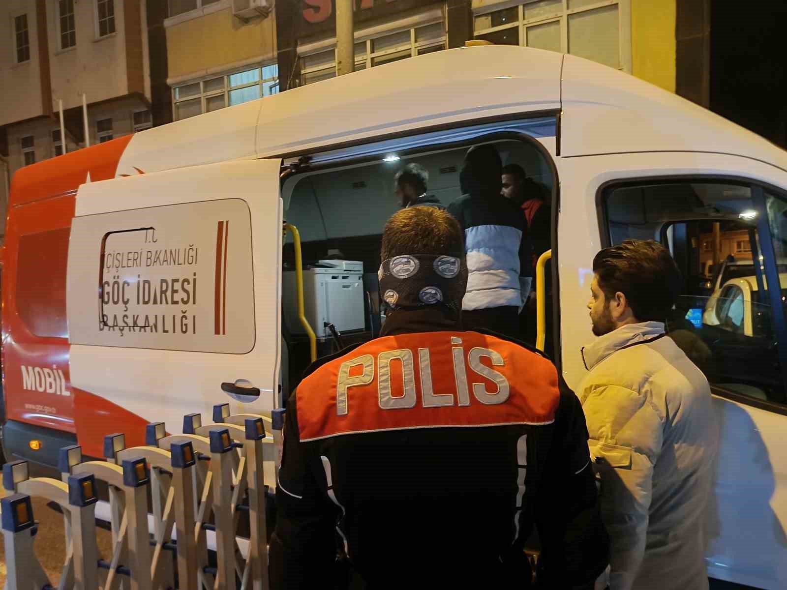 Edirne’de nefes kesen göçmen operasyonu: 17 kaçak göçmen ve 1 FETÖ şüphelisi yakalandı