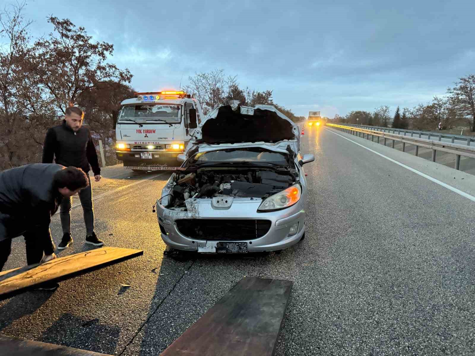 İki otomobilin çarpıştığı kazada 2 kişi yaralandı
