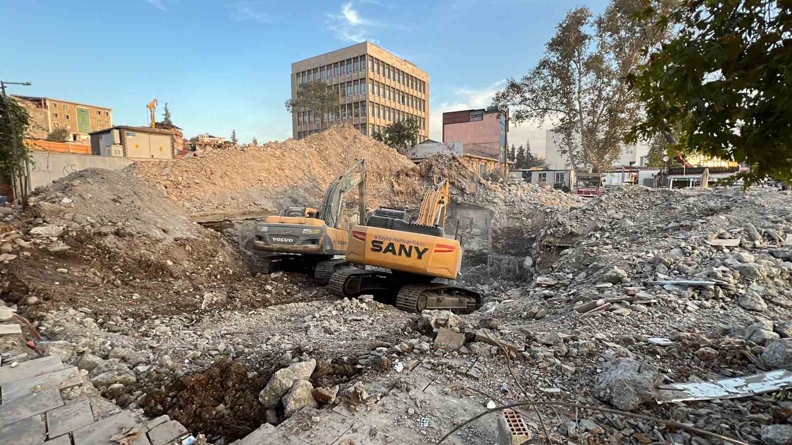 Kahramanmaraş’ta ağır hasarlı binaların yıkım oranı yüzde 98
?v=1