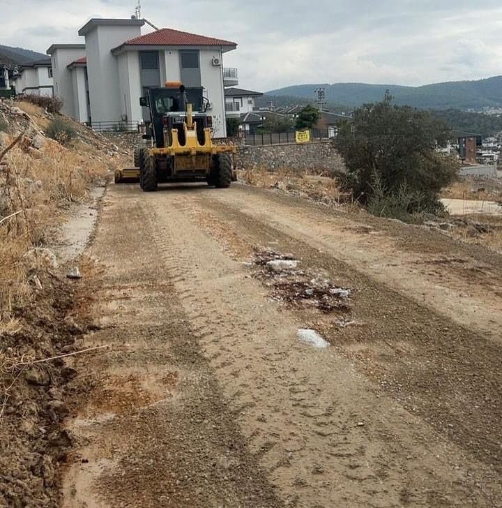 Didim’de sağanak yağıştan sonra zarar gören yollar onarıldı
