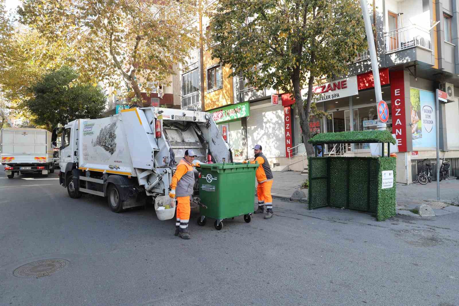 Sultangazi’de  Çöpler Konteynere  uygulaması başlatıldı
