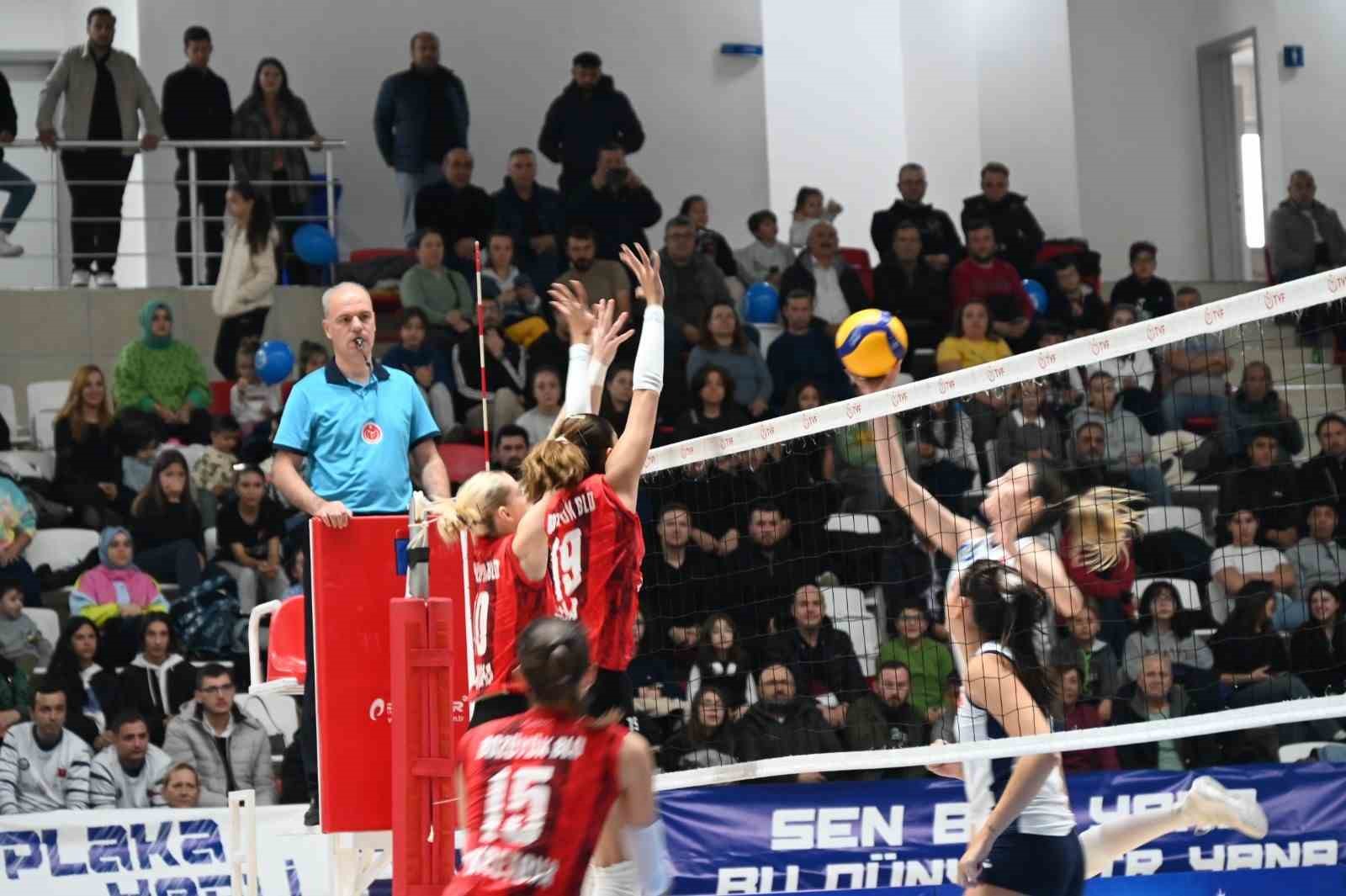 Bozüyük Belediyesi Eğitim ve Spor Kulübü Kadın Voleybol Takımı zorlu maça hazırlanıyor
