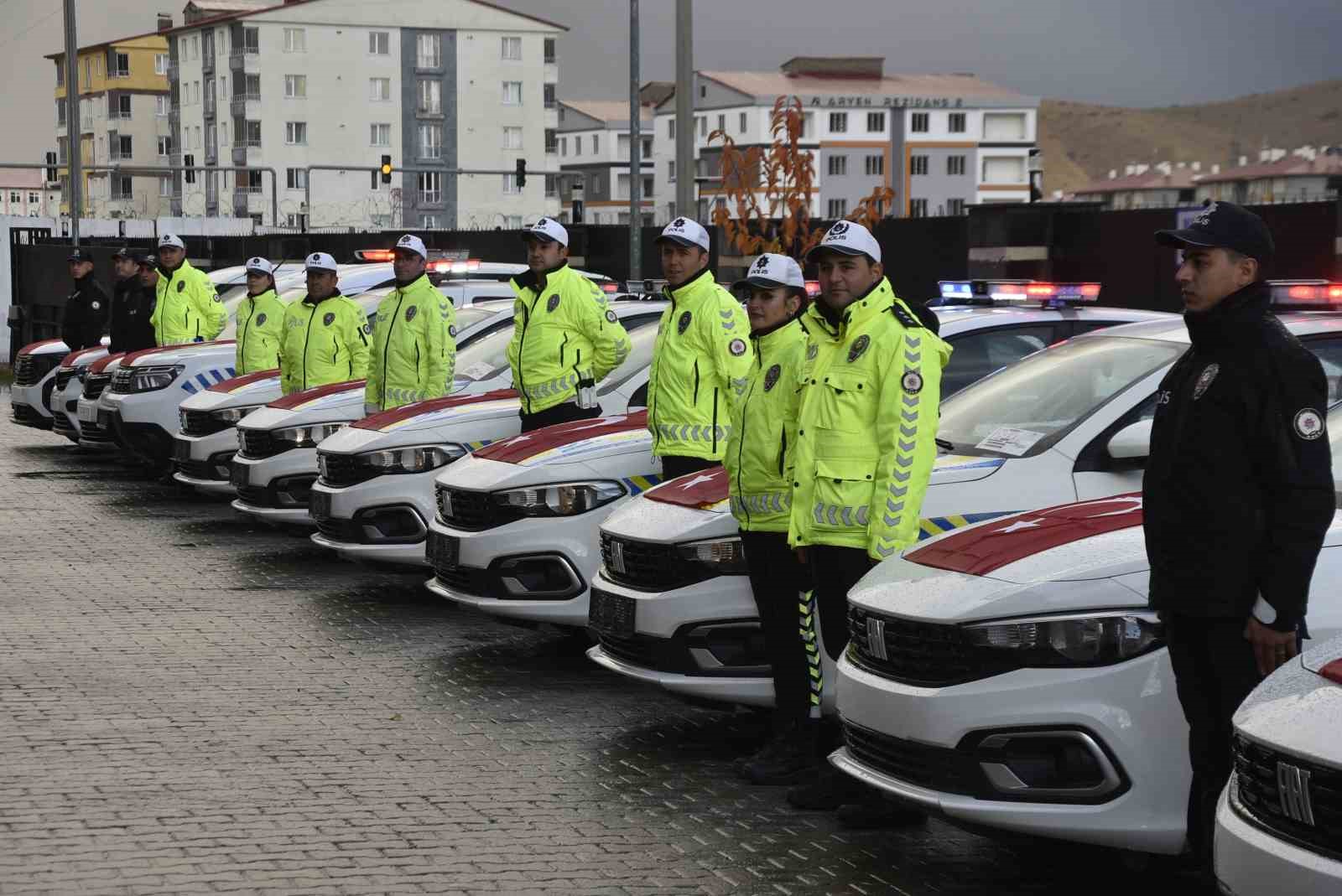 Bitlis Emniyeti’ne 12 araç desteği
