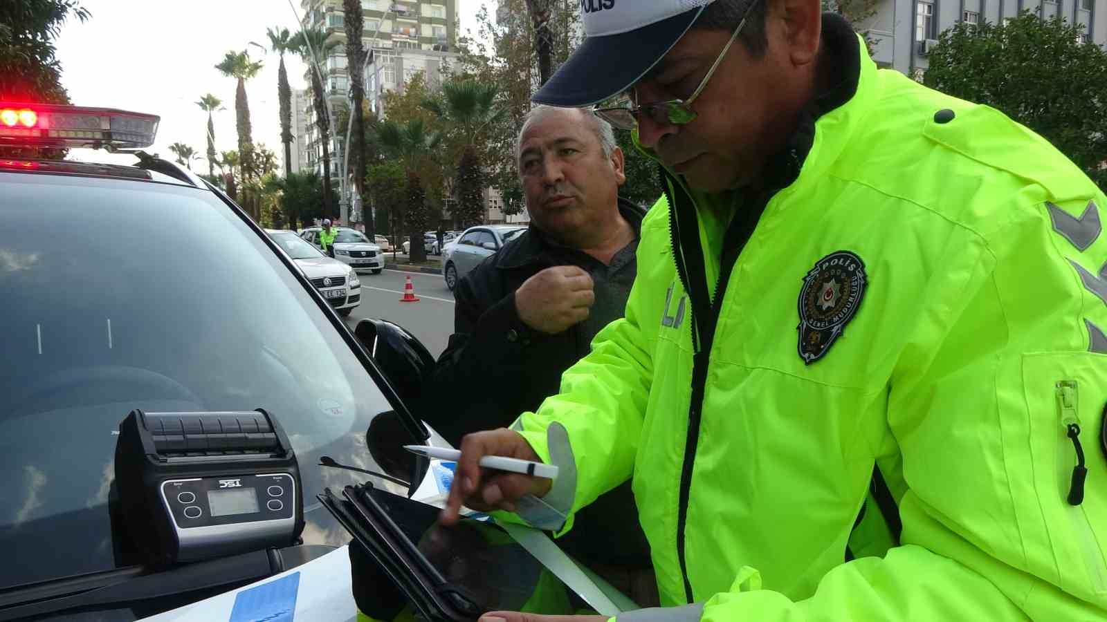 Yayalara yol vermediği için ceza yedi,  Yaya yolunda kimse yoktu  diye savunma yaptı
