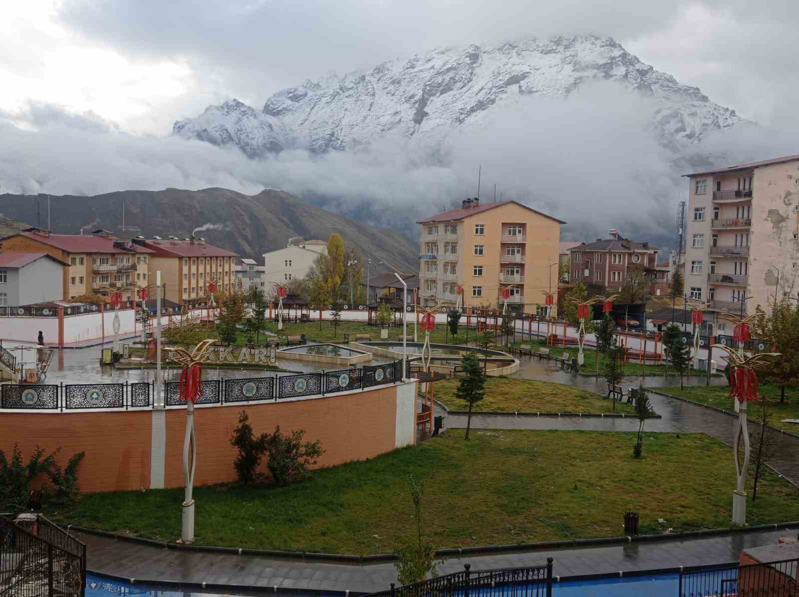 Hakkari’nin etrafını saran dağlar beyaza büründü
?v=1