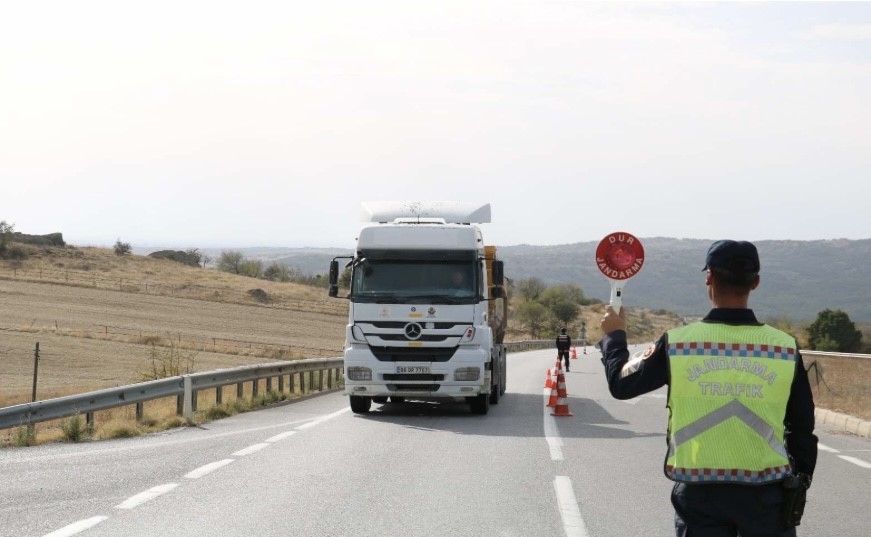 Kırklareli’nde trafik denetimi: 7 sürücünün belgelerine el konuldu
