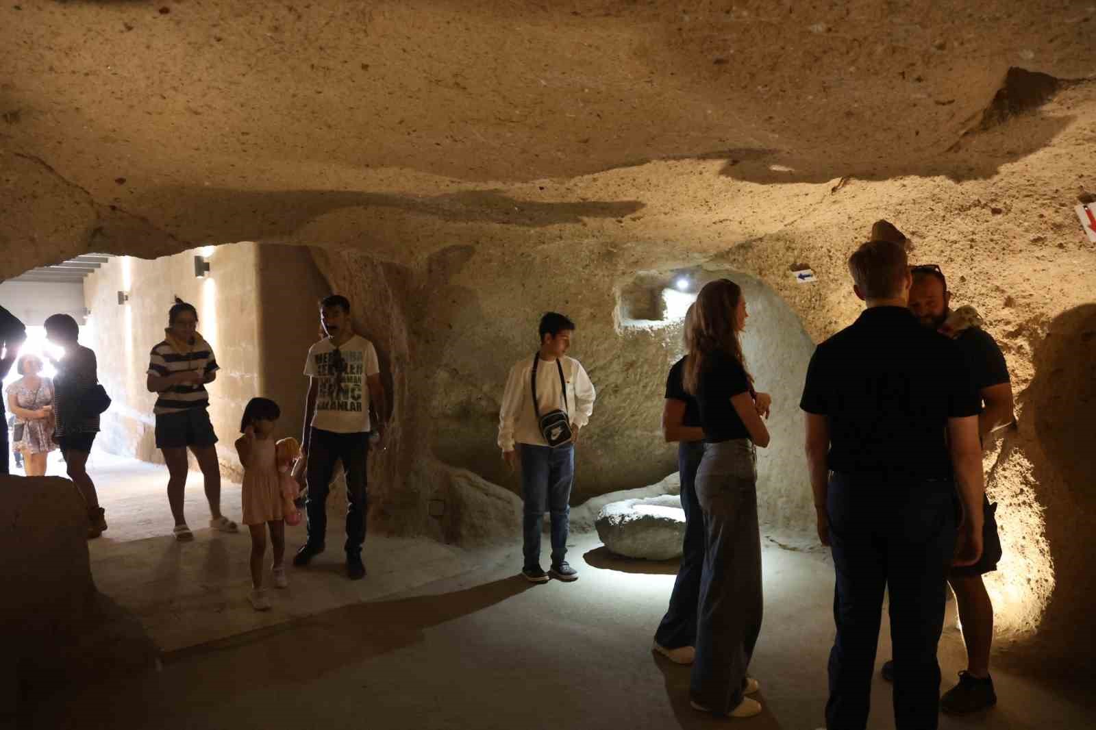 3 turistten biri mutlaka yer altı şehirlerini geziyor
