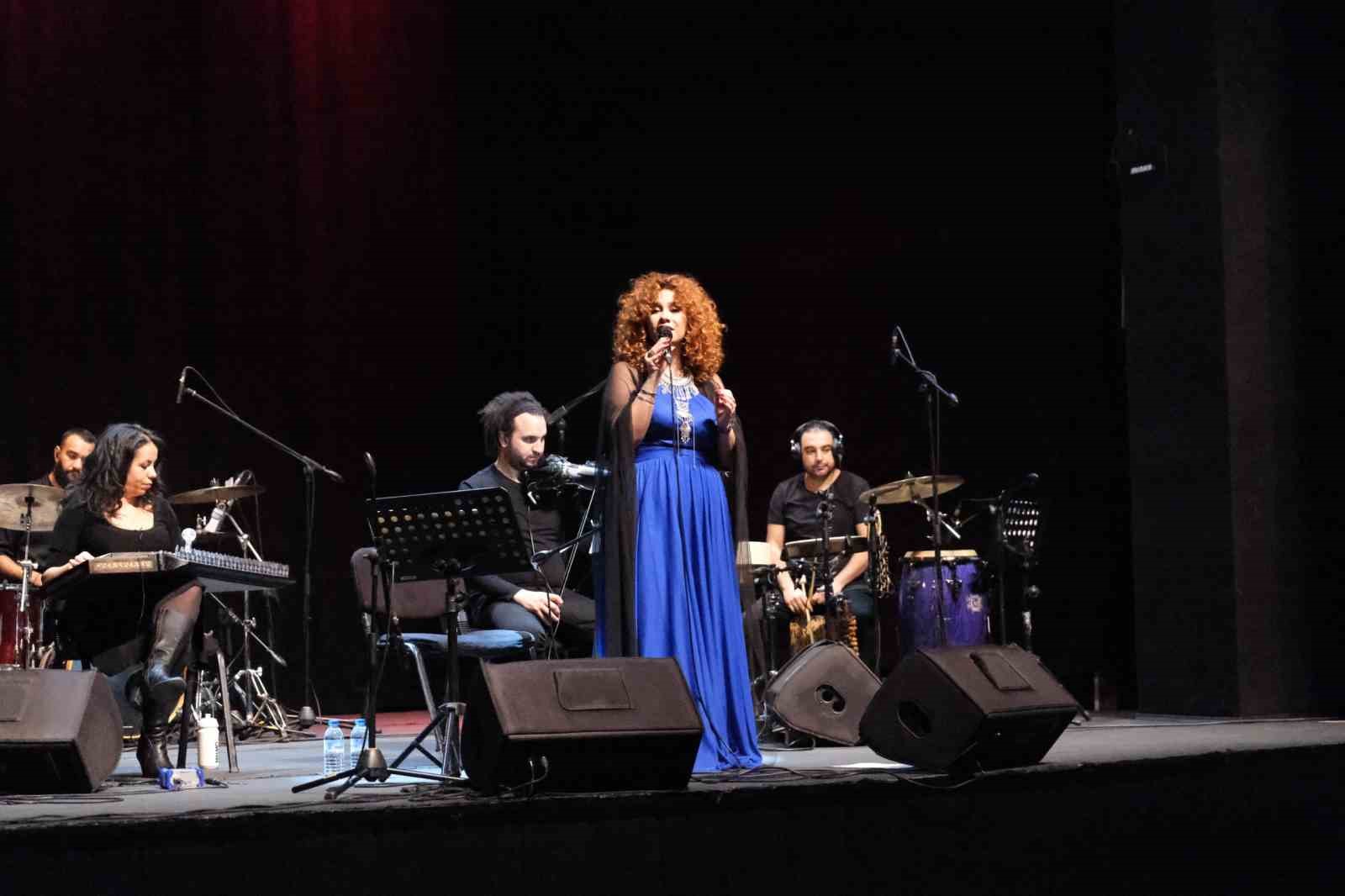  Dünya sesleri Bursa’da  konserleri Lena Chamamyan ile başladı
