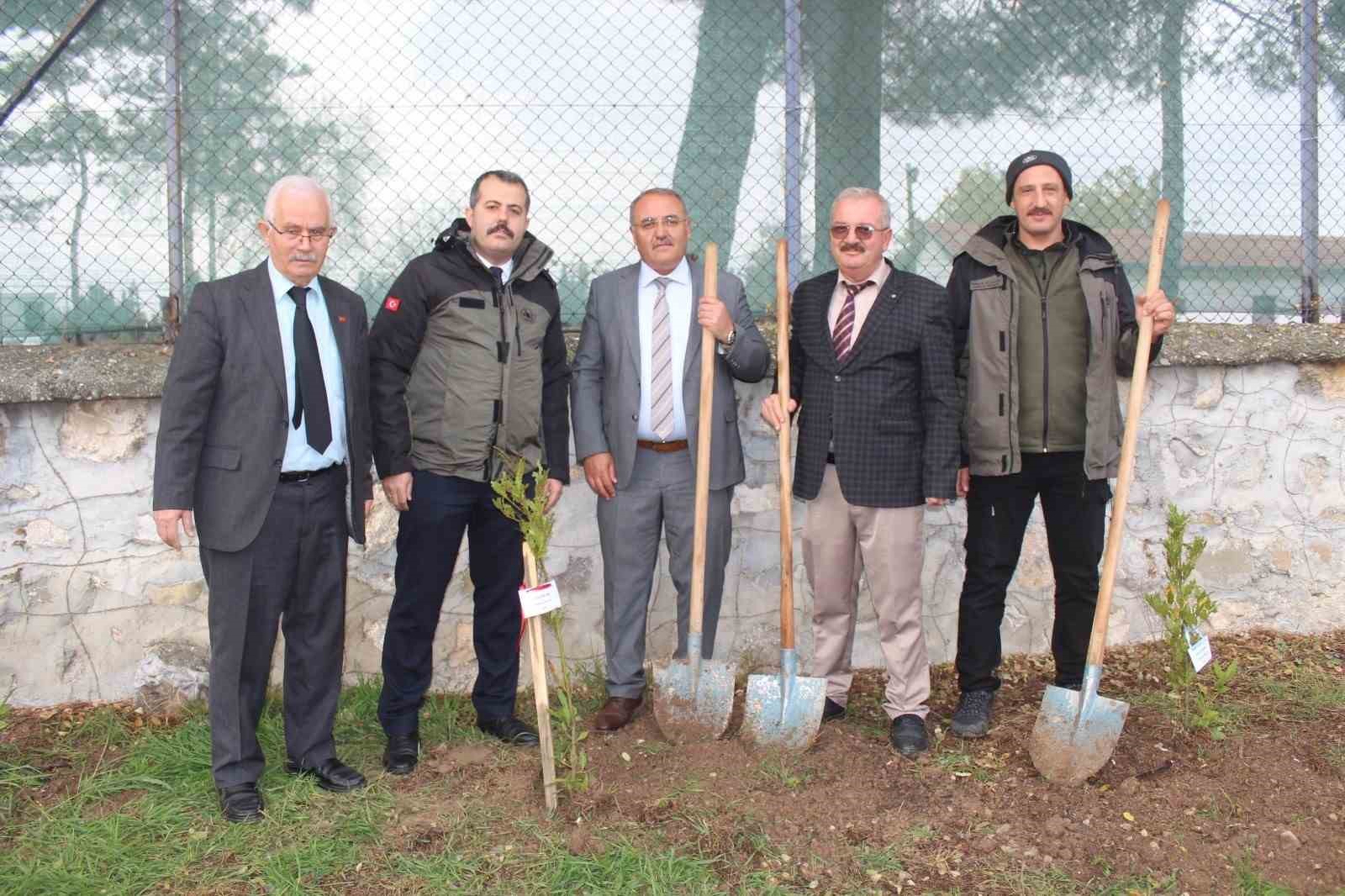 Şehit öğretmenler anısına fidan dikildi
