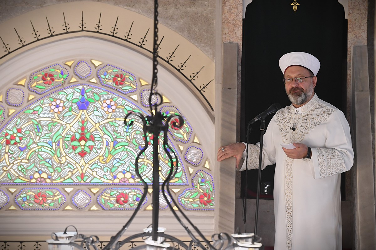 Diyanet İşleri Başkanı Ali Erbaş:  Karakterimizin gelişmesinde aileden sonra en önemli rolü öğretmenlerimiz üstlenmektedir 
