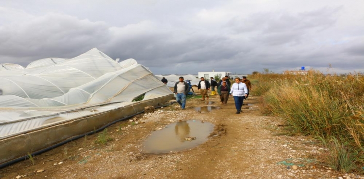 Antalya Büyükşehir, afet bölgesinde incelemelerde bulunup yardım eli uzattı