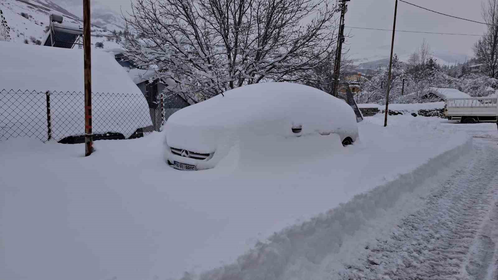 Tunceli’de kar esareti: 189 köy yolu ulaşıma kapandı
?v=1