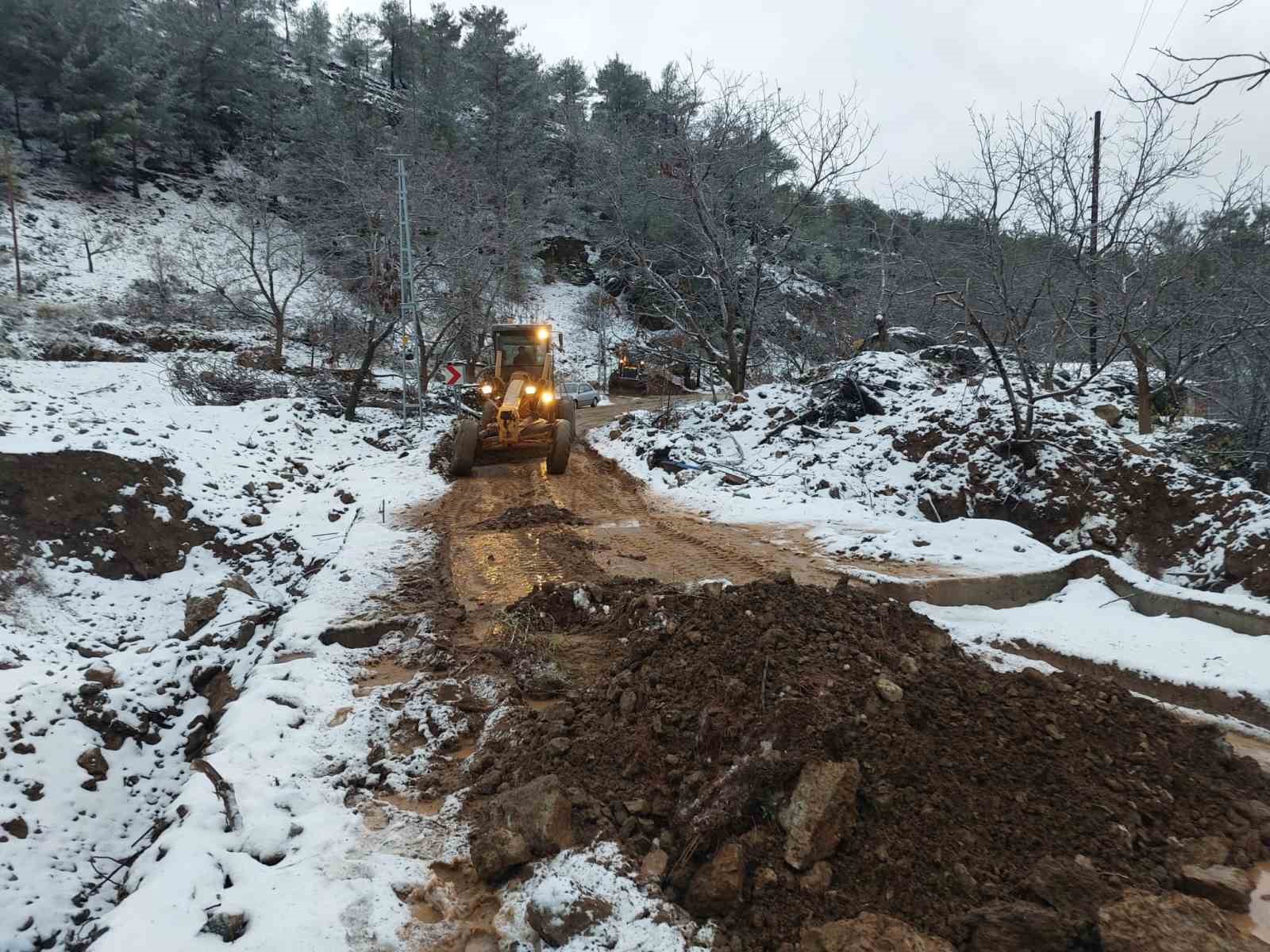 Dulkadiroğlu Belediyesi karla mücadelede seferberliği
?v=1