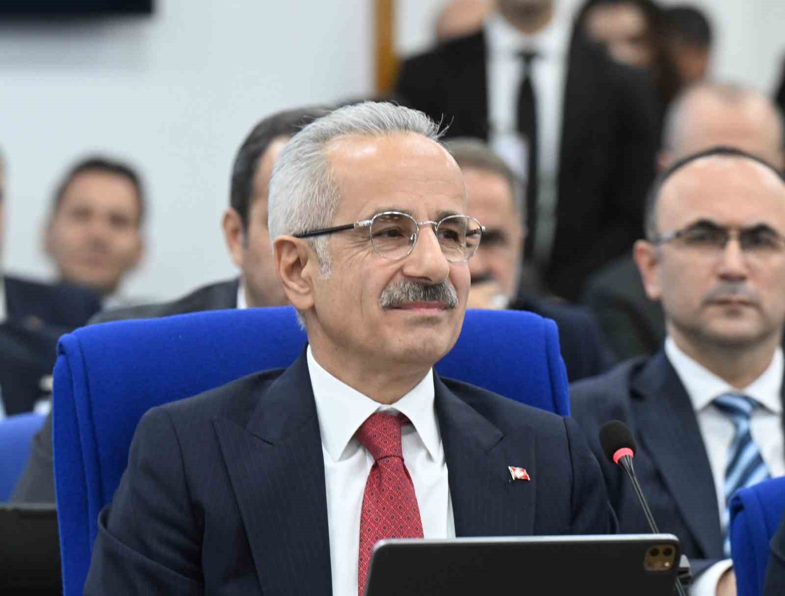 Ulaştırma ve altyapıya 2025 yılında 482 milyar liralık yatırım yapılacak
?v=1