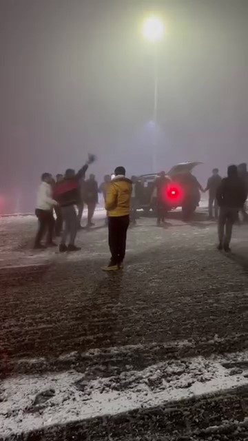 Elazığ’da kar yağışı ‘halayla’ kutlandı
?v=1