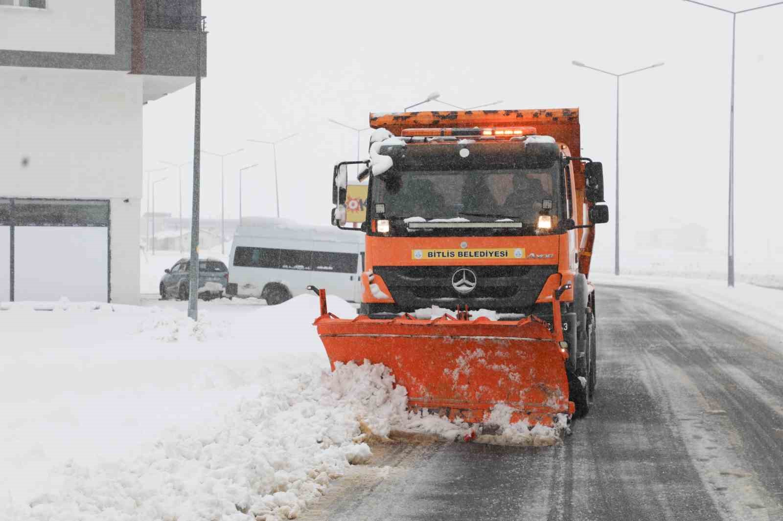 Bitlis’te 78 köy yolu ulaşıma açıldı
?v=1