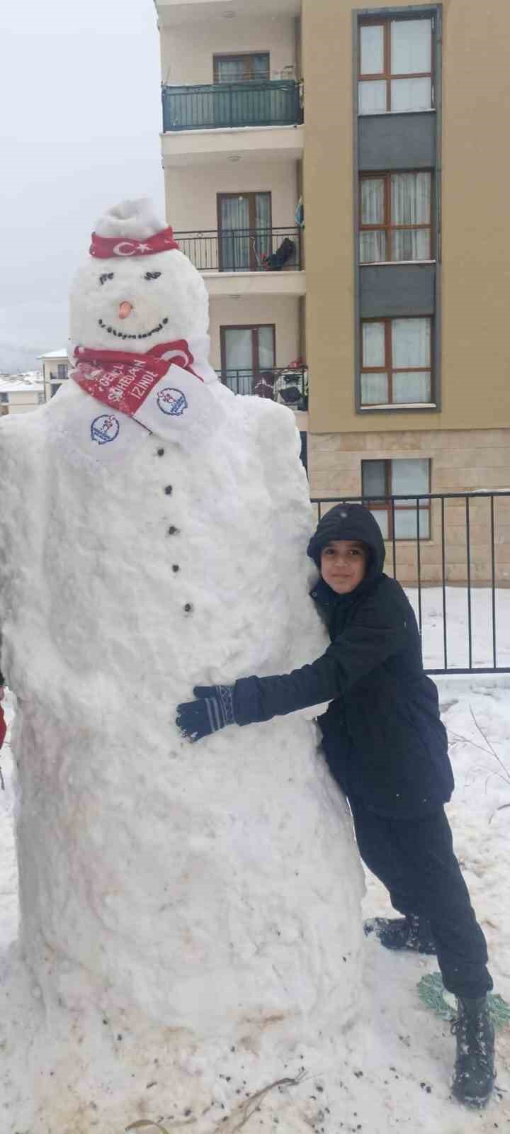 Elazığ’da  kardan adamlar yerlerini aldı
?v=1