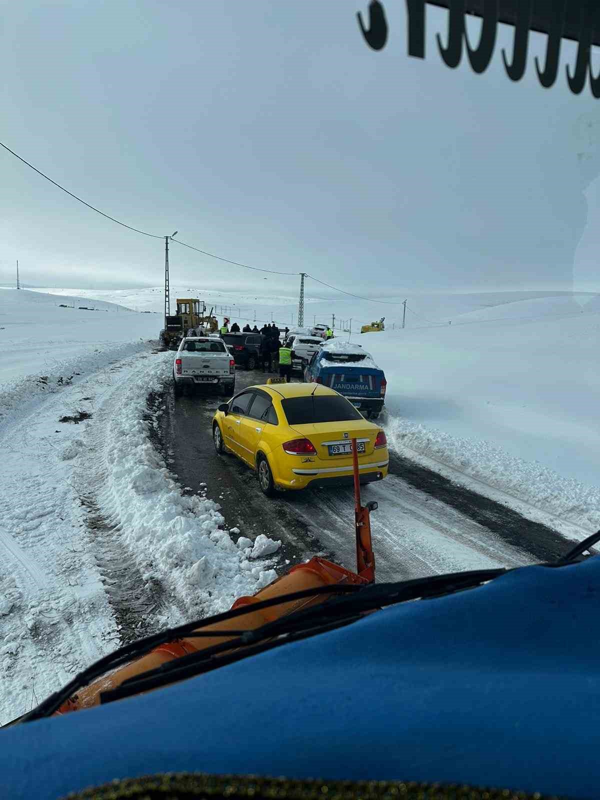 Bayburt’ta kapalı köy yolları açılıyor
?v=1