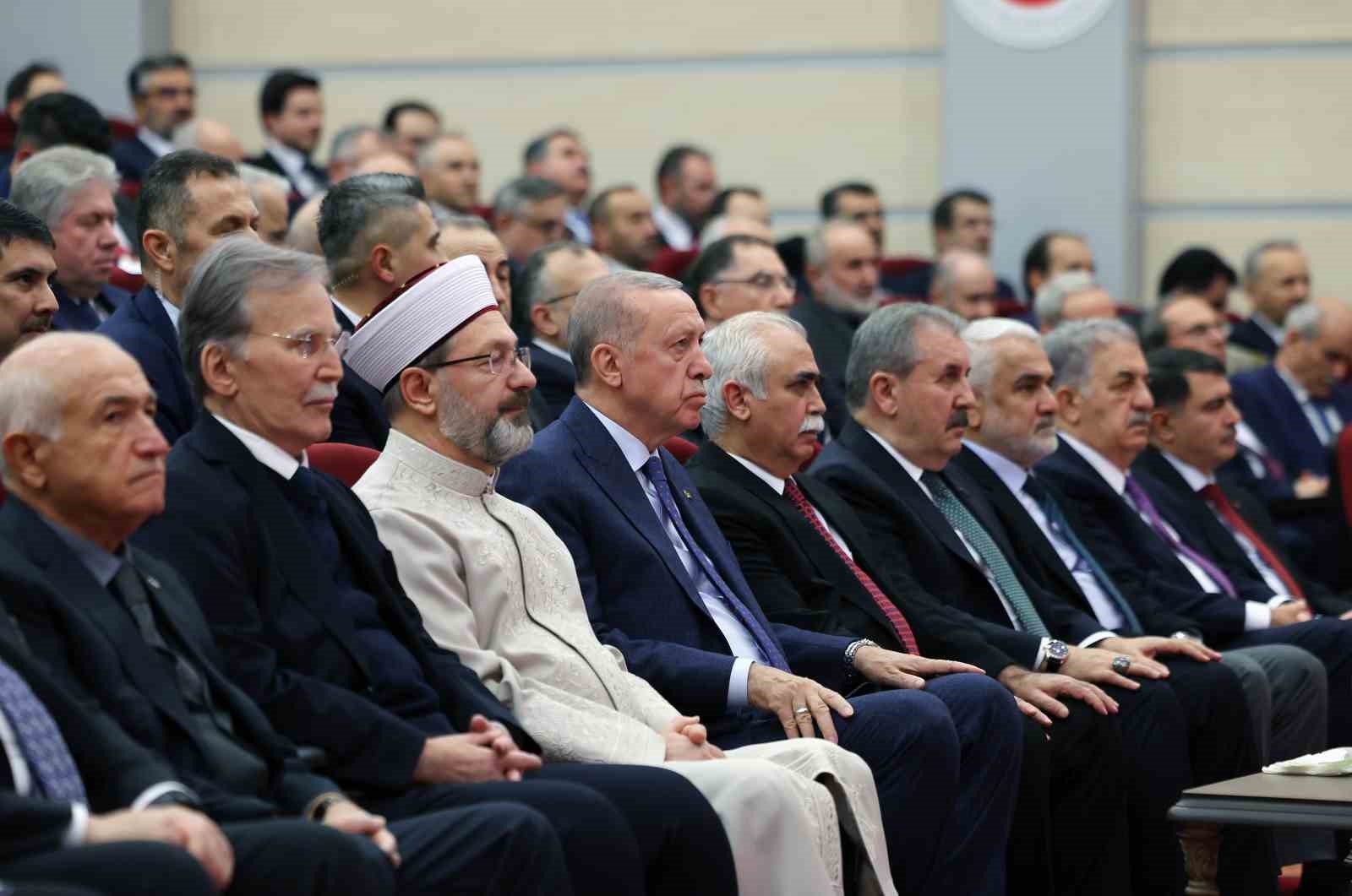 Cumhurbaşkanı Erdoğan: “Dijital hareket yeni bir yapay din oluşturma gayreti içindedir”
