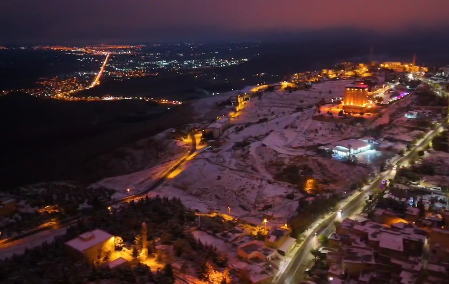 Beyaza bürünen Mardin, gece havadan görüntülendi
?v=1