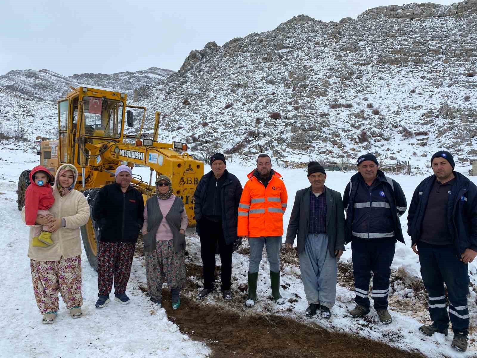 Antalya’da yaylada kardan mahsur kalan vatandaşlar büyükşehir ekipleri tarafından kurtarıldı
?v=1