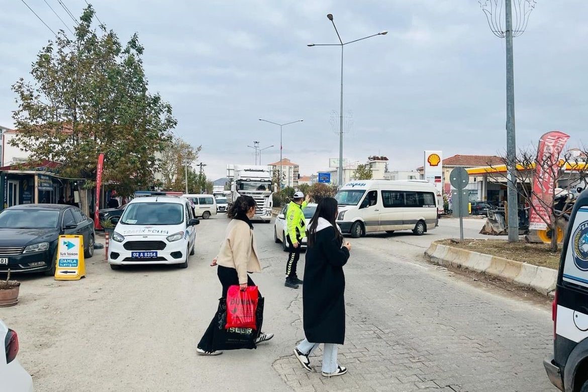 Gölbaşı’nda yayalara trafik eğitimi verildi
?v=1