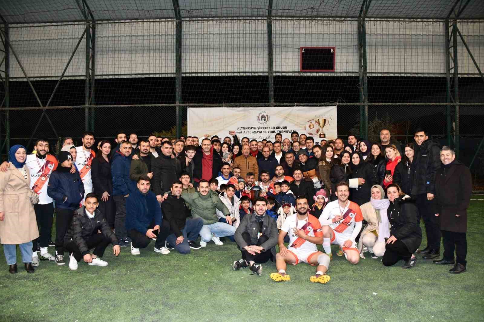 8’inci Altunkaya Futbol Turnuvası’nın şampiyonu Confy oldu
?v=1