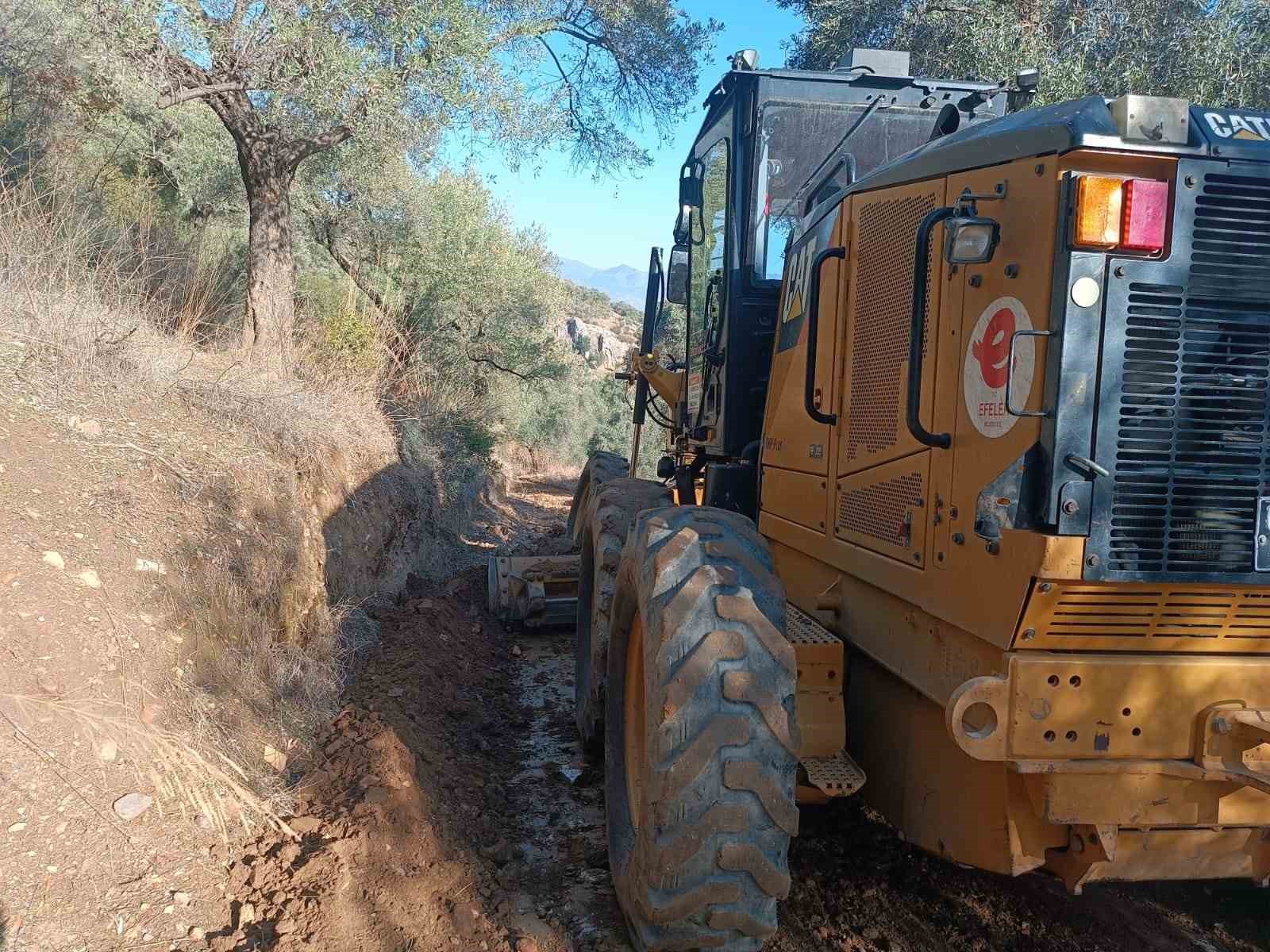 Efeler Belediyesi kırsal mahallelerde yol çalışmalarını sürdürüyor
?v=1