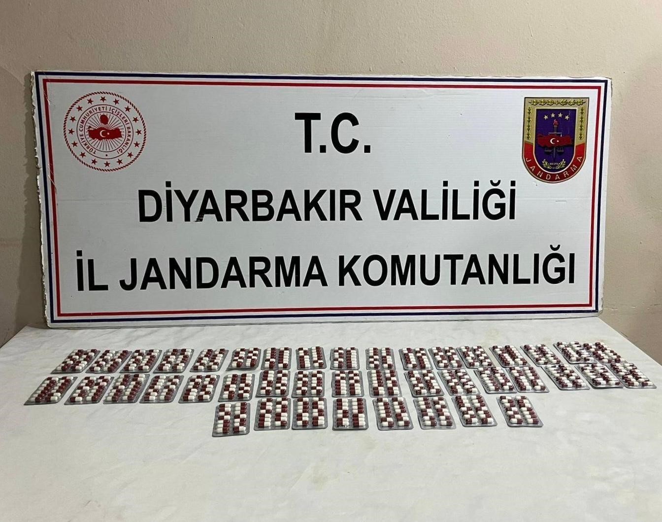 Diyarbakır’da 584 adet uyuşturucu hapla yakalanan zanlı tutuklandı
?v=1