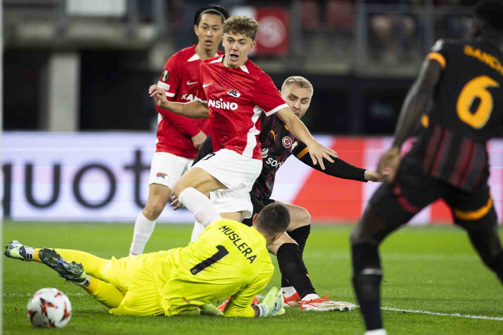 UEFA Avrupa Ligi: AZ Alkmaar: 1 - Galatasaray: 1 (İlk yarı)
?v=1