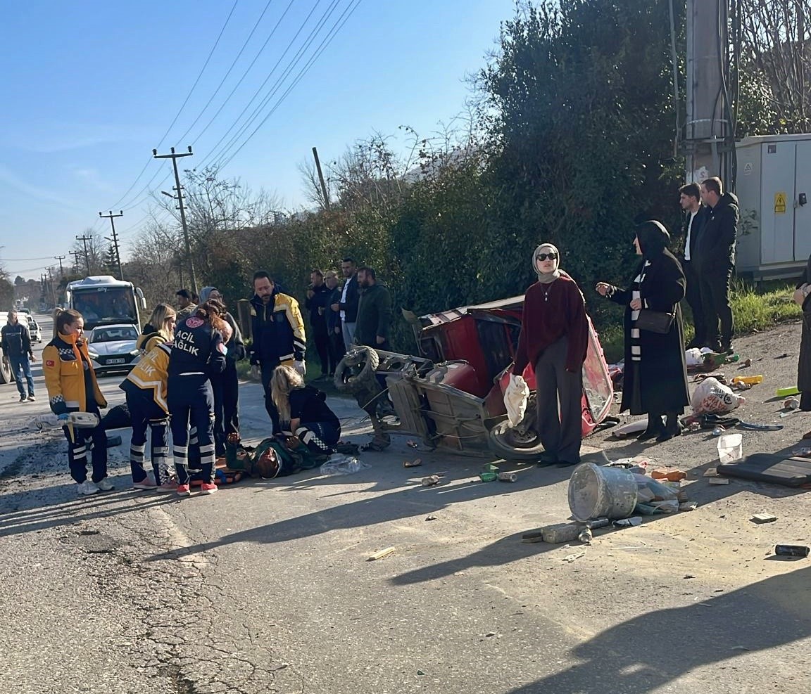 Sakarya’da feci kaza: Baba olay yerinde hayatını kaybetti, oğlu ağır yaralandı
?v=1