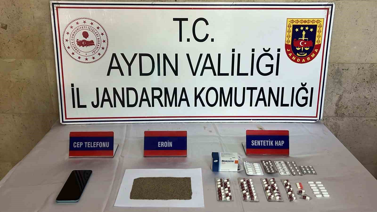 Jandarmadan eş zamanlı uyuşturucu operasyonu: 3 gözaltı
?v=1