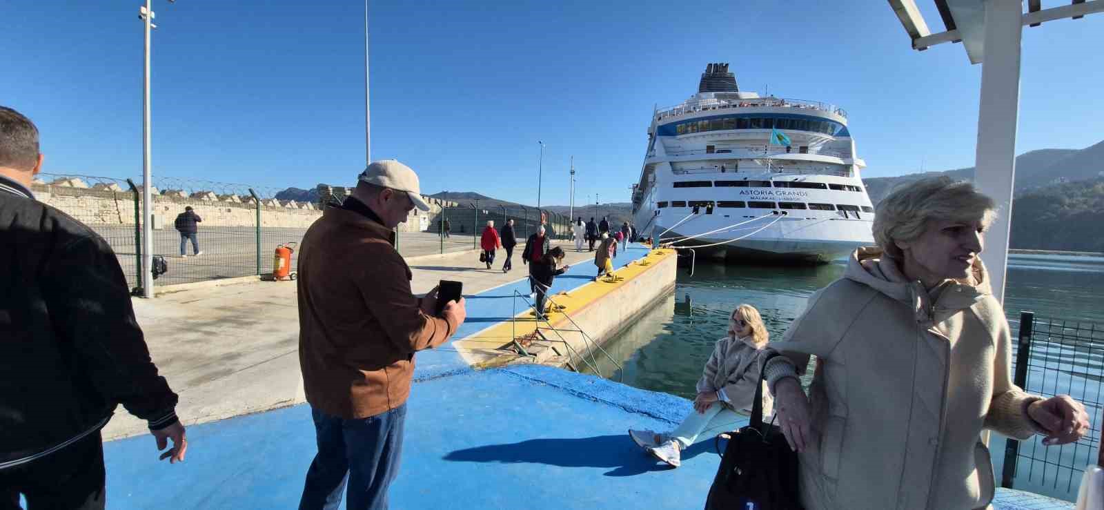 Rus turistler bu kez erken döndü
?v=1