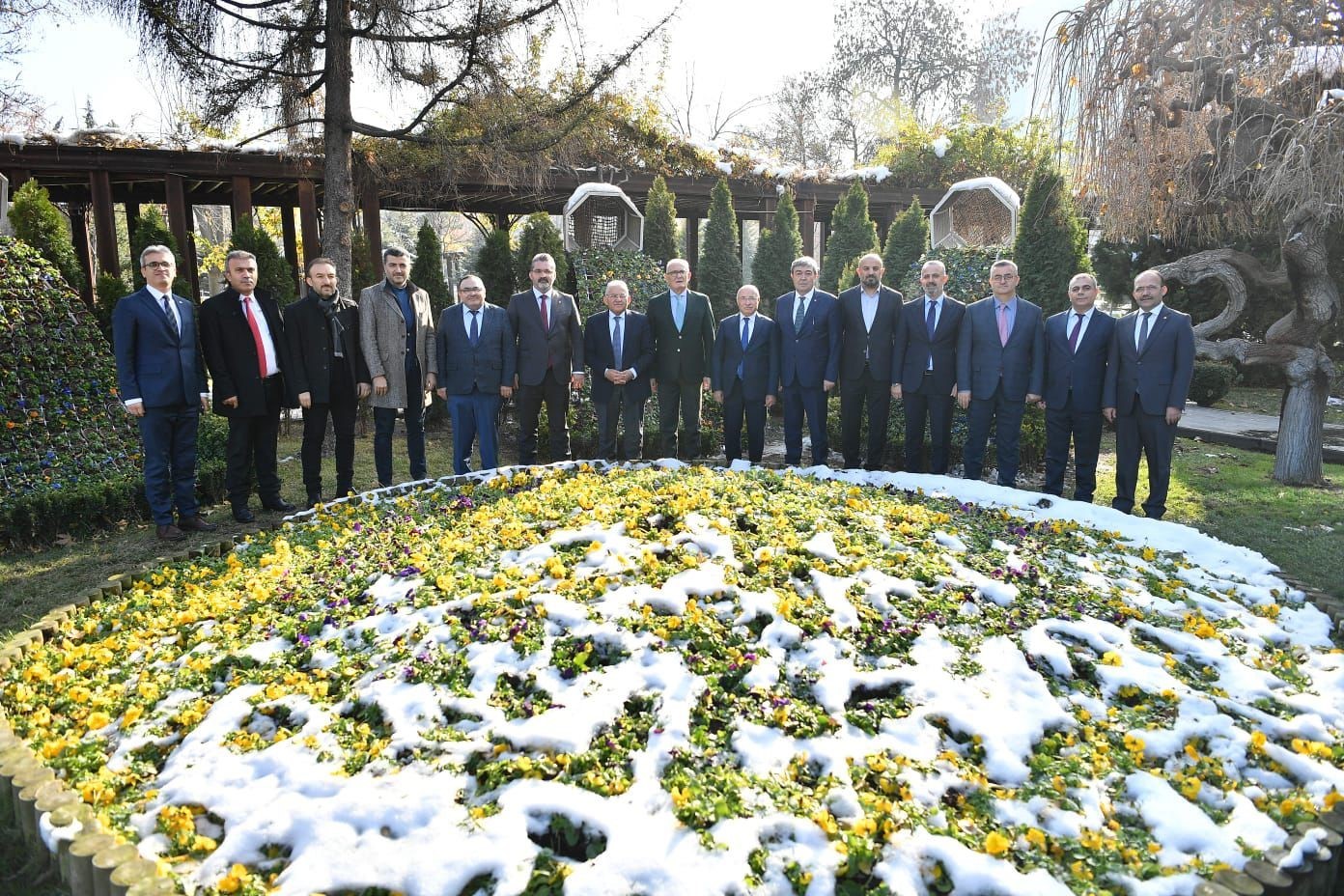 AK Parti Yerel Yönetimler Başkanı Yılmaz:  AK Parti siyasetimizin sorumluluklarını ve hepimize yansıyan boyutunu inceledik 
?v=1