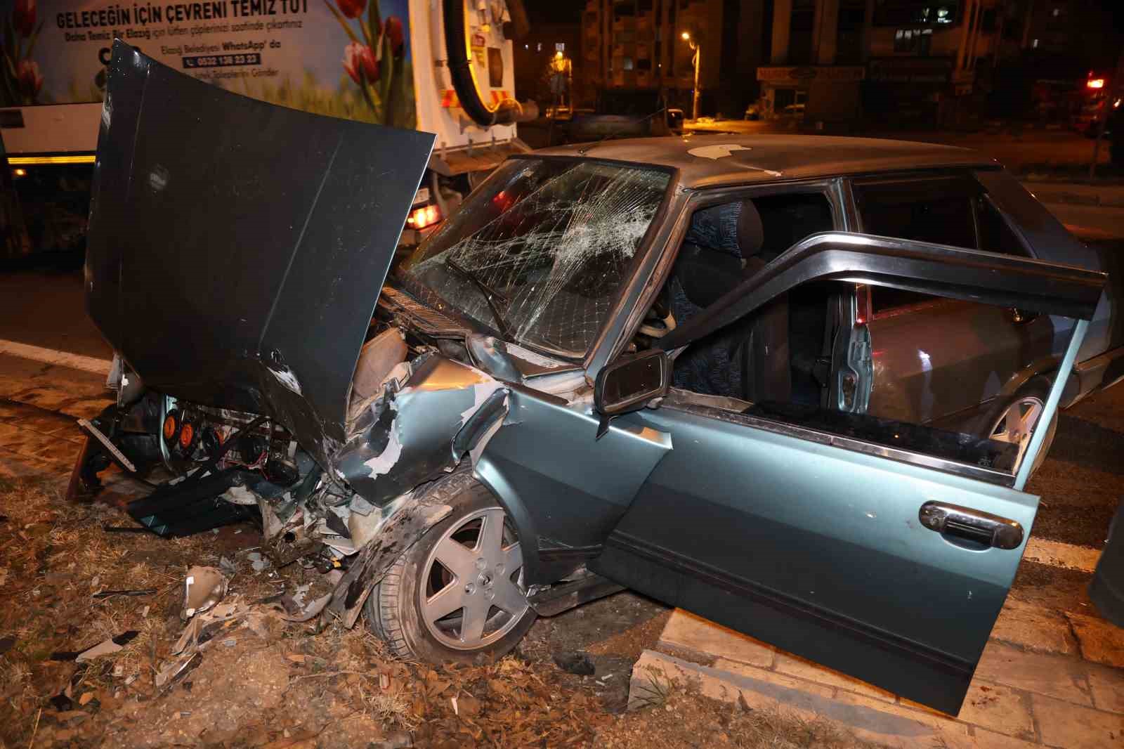 Elazığ’da zincirleme trafik kazası: 3 yaralı
?v=1