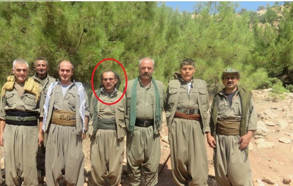 MİT, terörden arananlar listesinde kırmızı kategoride yer alan PKK/YPG’nin sözde Şehba bölge sorumlusu ’Yaşar Hakkari’ kod adlı Yaşar Çekik’i Suriye’de etkisiz hale getirdi.
