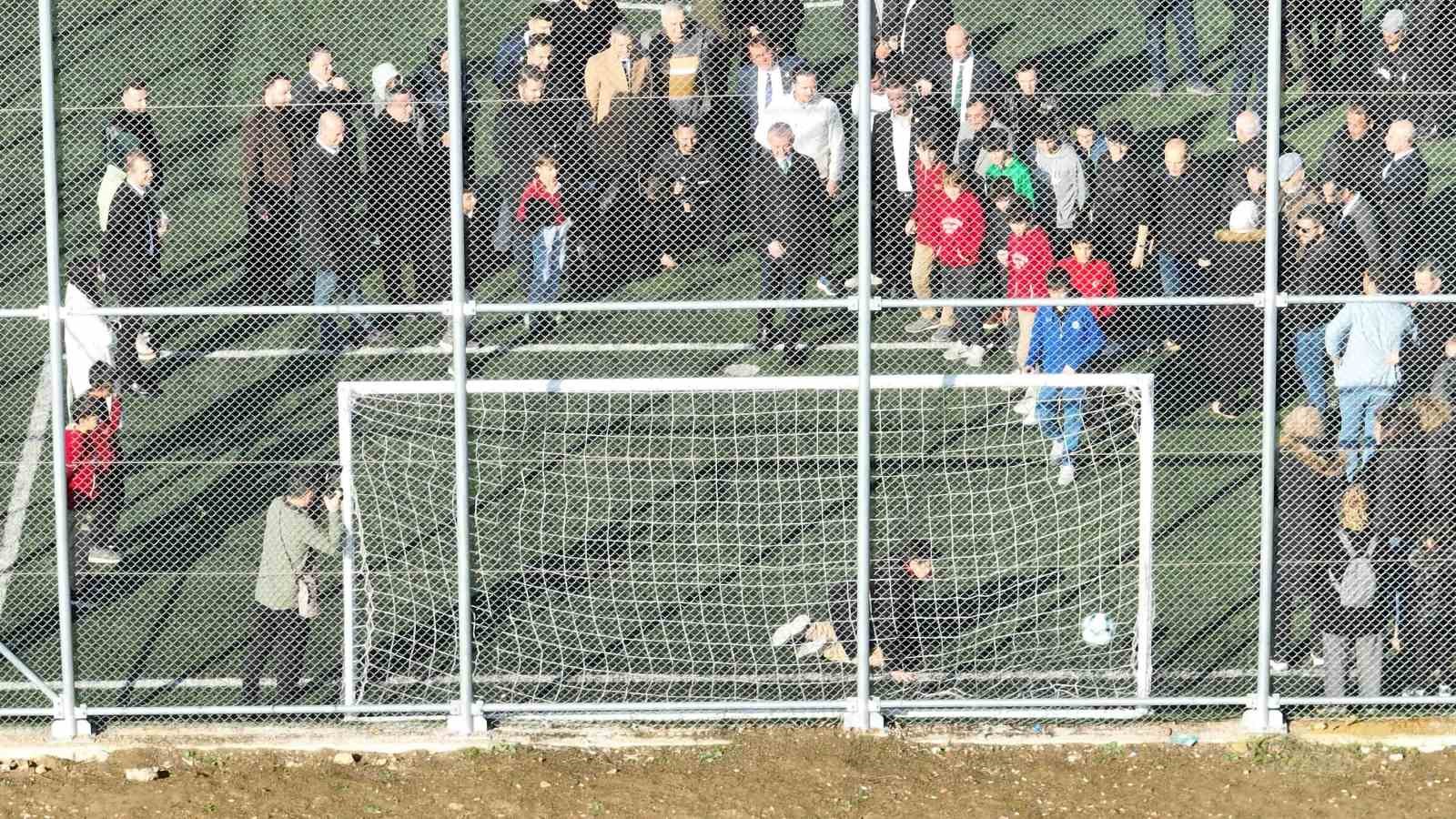 İzmit Ayazma’ya sentetik futbol sahası
