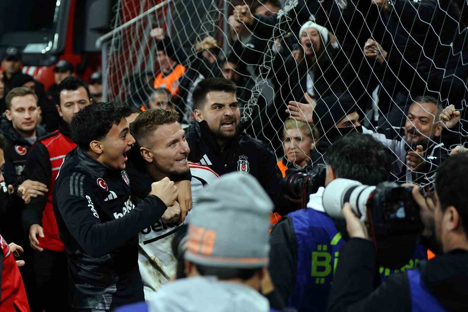 Beşiktaş ezeli rakiplerine karşı galibiyet hasretini sonlandırdı
