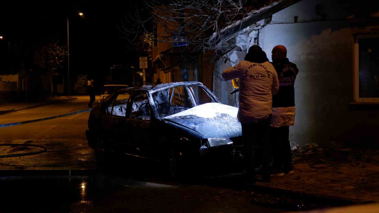 Edirne’de korkunç olay: Kaza sonrası alev alan otomobildeki 4 kişi yanarak öldü
