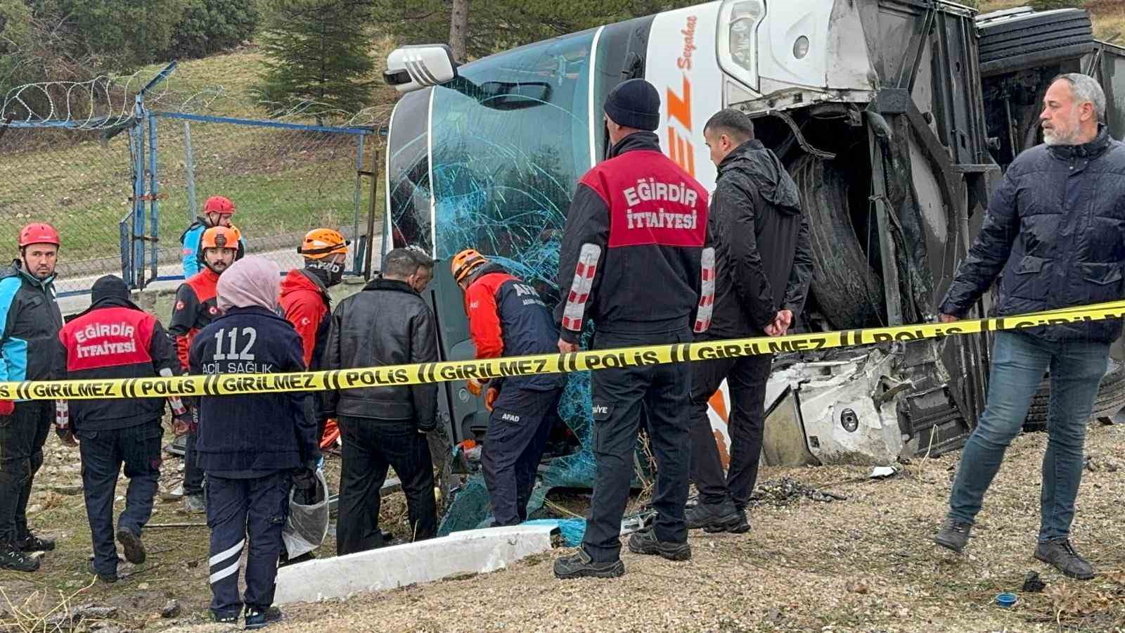 Isparta’da yolcu otobüsü devrildi: 1 ölü, çok sayıda yaralı
