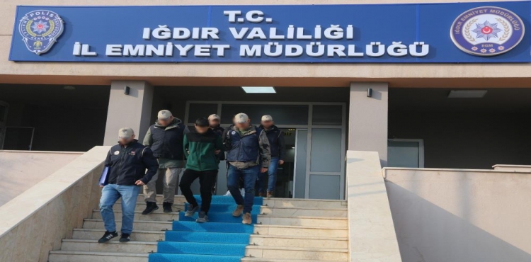 AK Parti binasına molotoflu saldırıda bulunan 2 kişi tutuklandı