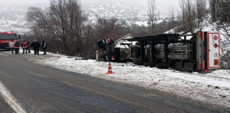 Gümüşhane’de LPG yüklü tankerin tırla çarpıştığı kaza acuz atlatıldı