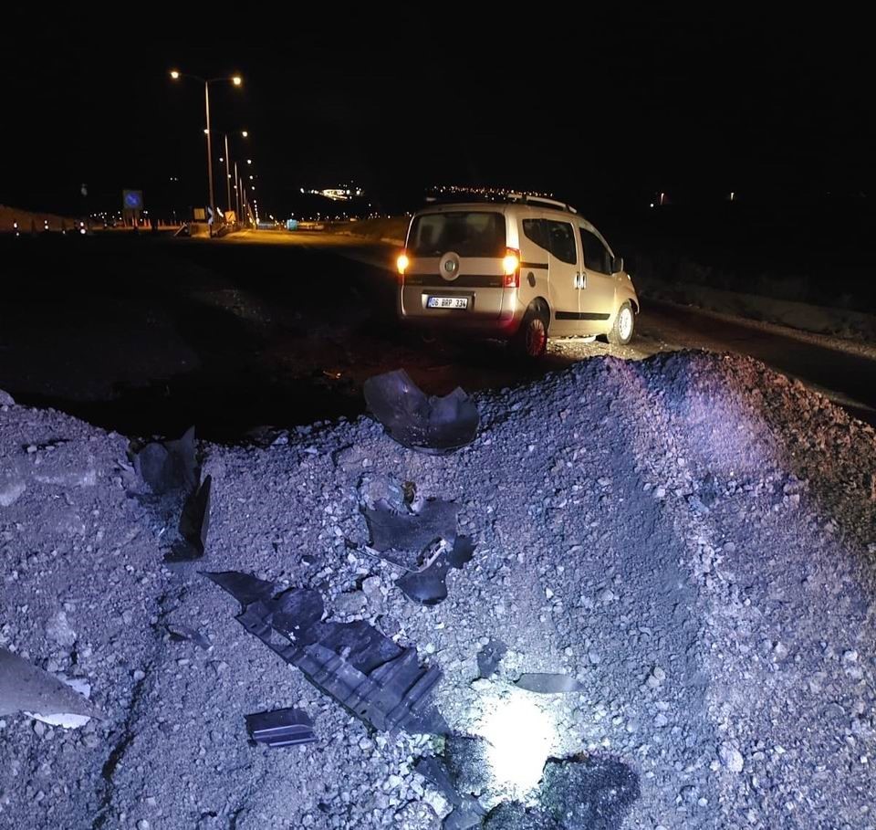 Konya’da hafif ticari araç kum yığınına çarptı: 1 yaralı
