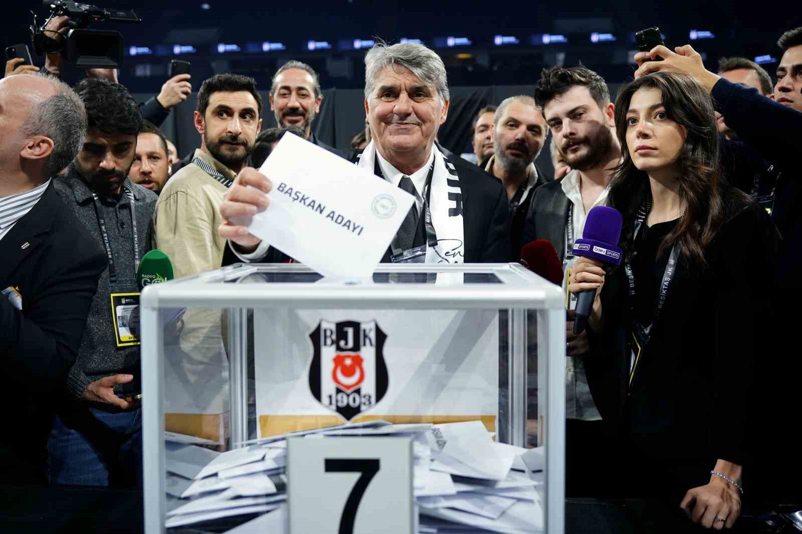 Beşiktaş Başkan Adayı Serdal Adalı oyunu kullandı
