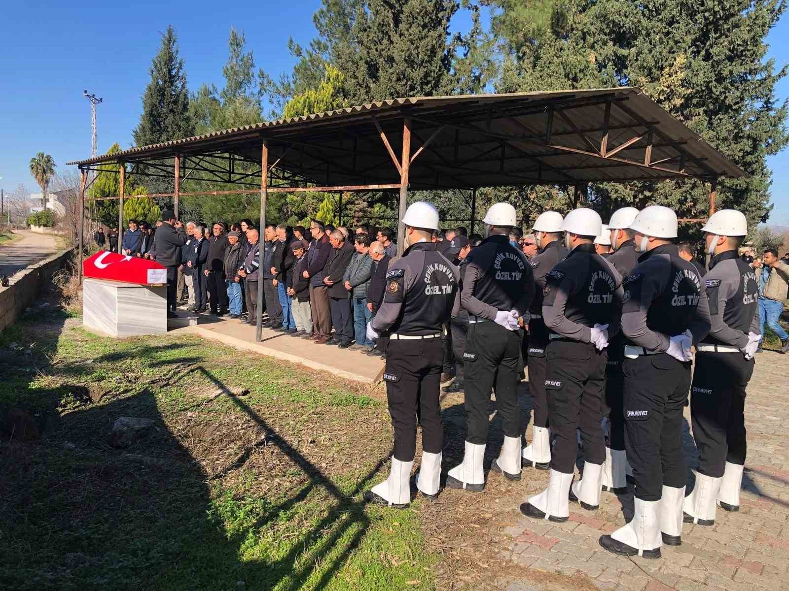 Trafik kazasında ölen polis memuru toprağa verildi
