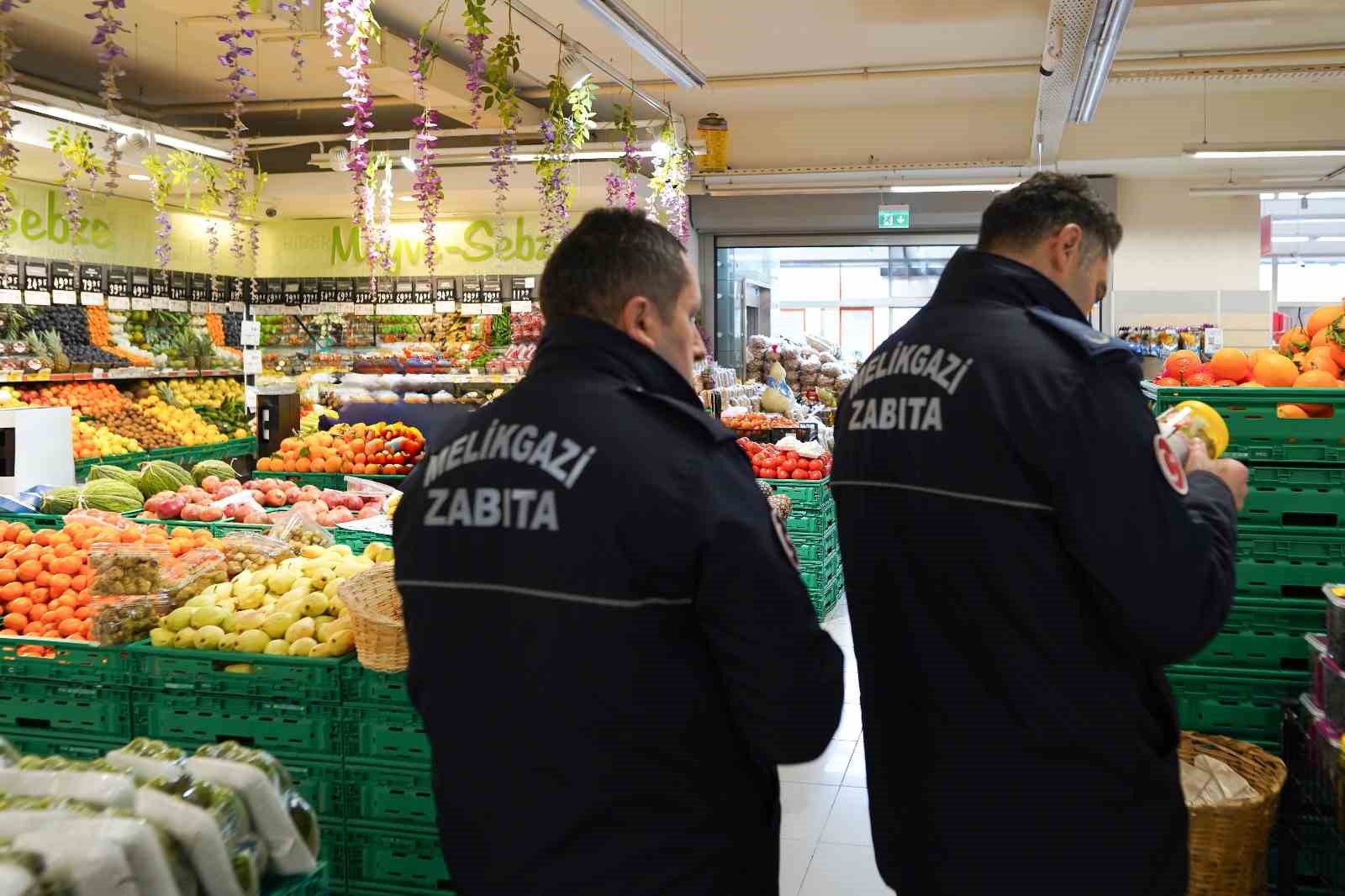 Melikgazi Belediyesi zabıta ekipleri fahiş fiyata karşı sahada
?v=1