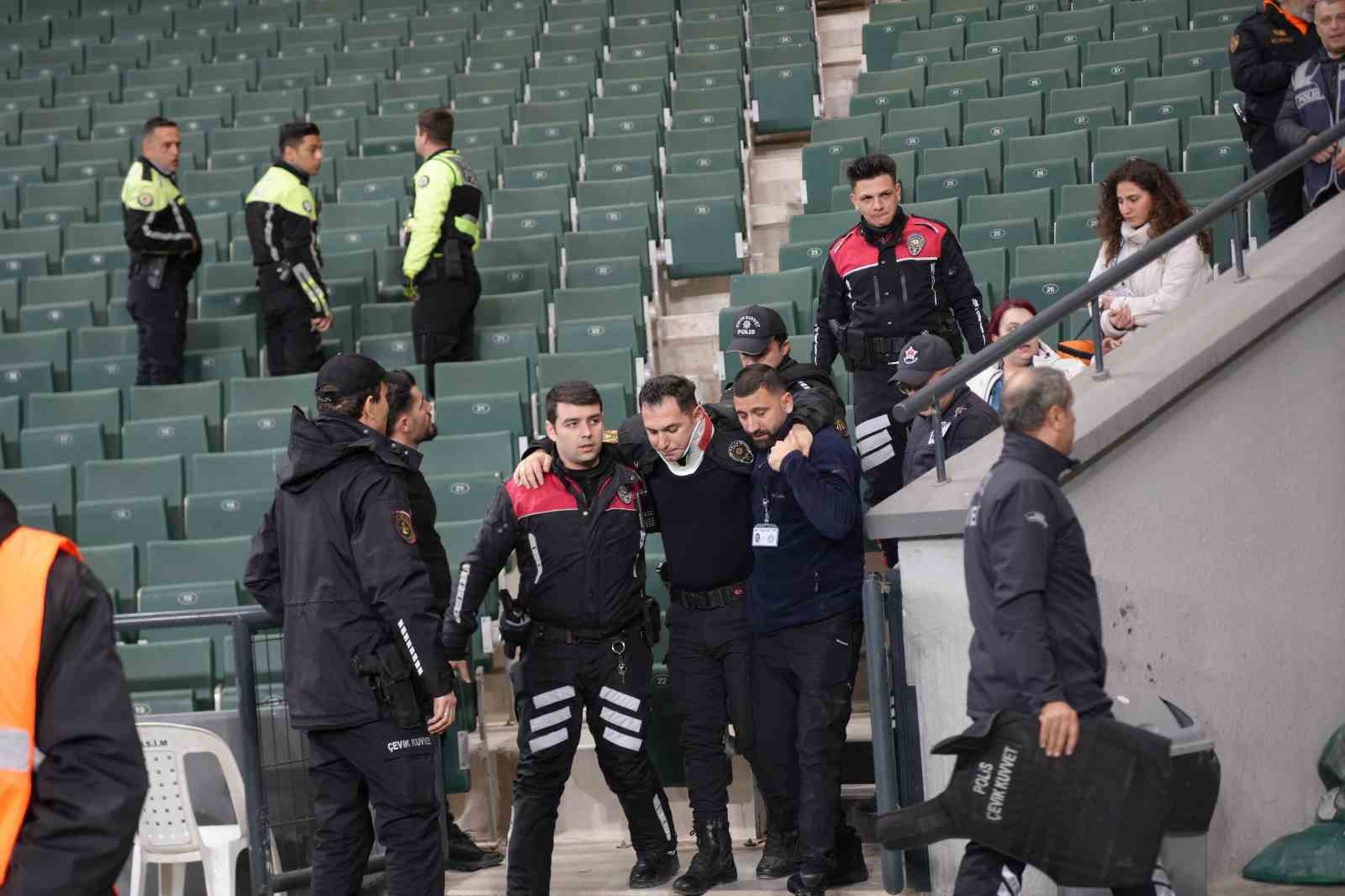 Kocaelispor - Iğdır maçında tribünde olay çıktı
